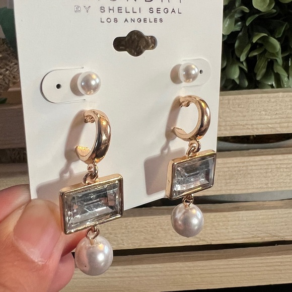 Laundry by Shelli Segal 2pcs Earrings - Picture 2 of 5